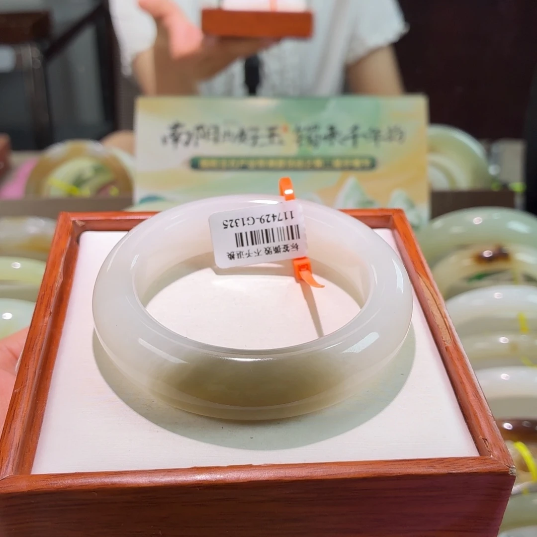 和田玉手镯未镶嵌24。 54/55