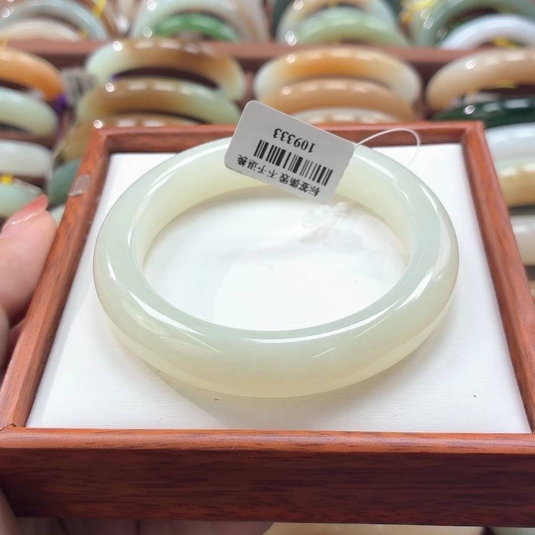 和田玉手镯未镶嵌白*