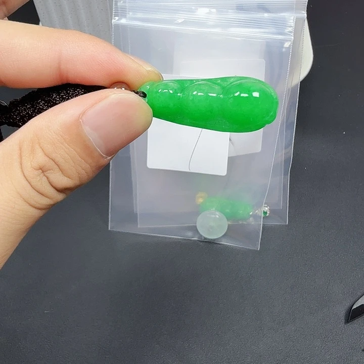 翡翠未镶嵌颈饰008