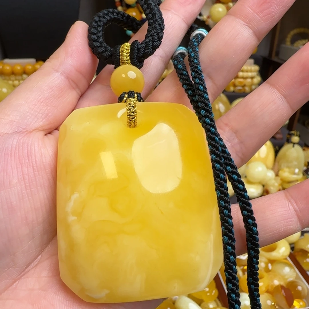 琥珀未镶嵌套链天然俄料鸡油黄蜜蜡无事牌吊坠