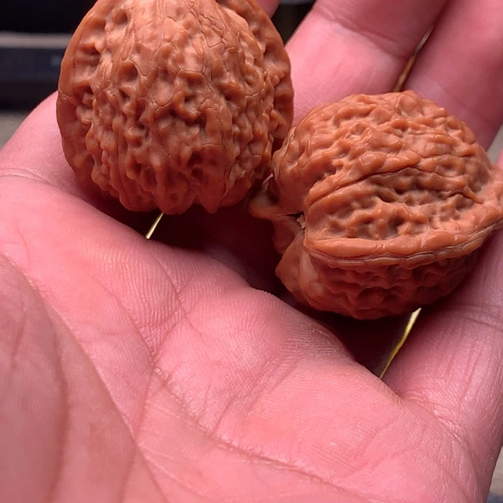 阿***健吊坠桃核一抹红好看