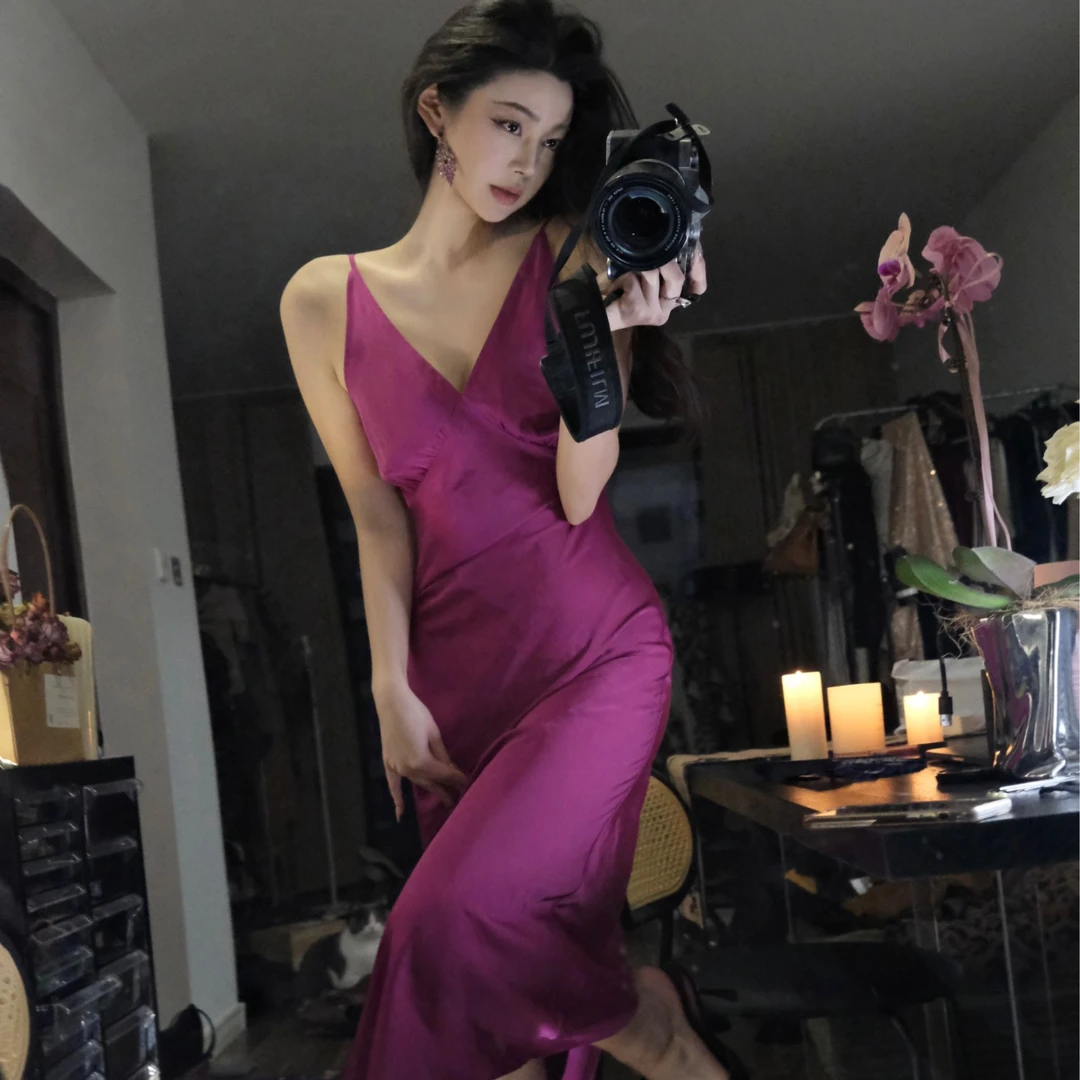 林绵专属《玫花》玫红色连衣裙深v纯欲性感显瘦缎面斜裁长裙带胸垫