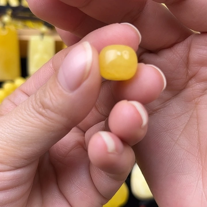 琥珀未镶嵌颈饰琥珀