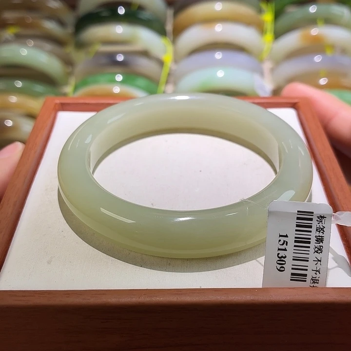 和田玉未镶嵌手镯3 57