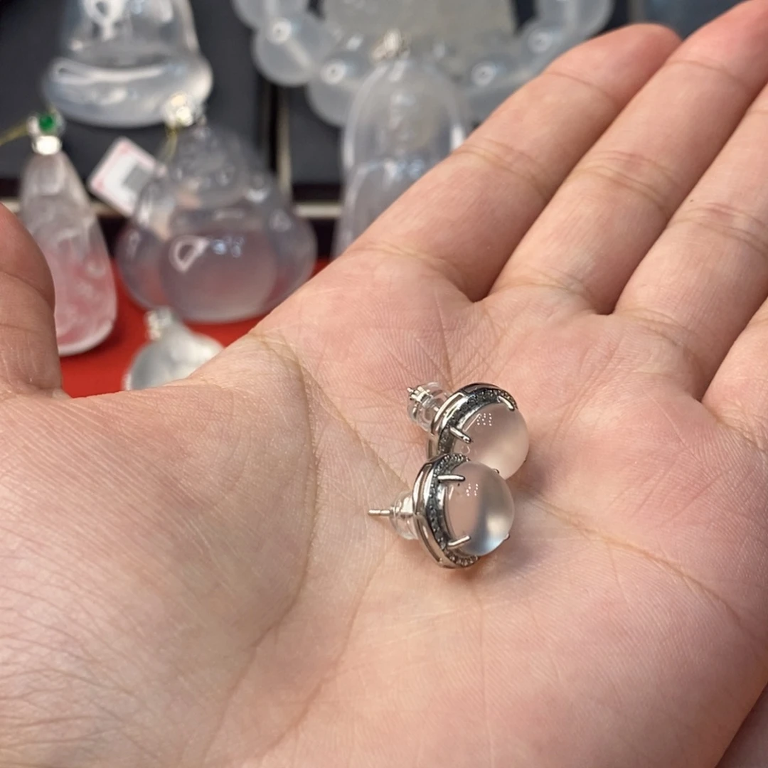 暄***暄石英质玉银S925镶嵌耳钉
