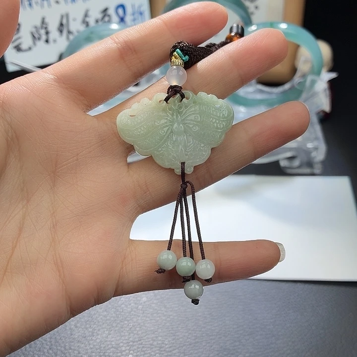 翡翠手镯未镶嵌翡翠蝴蝶