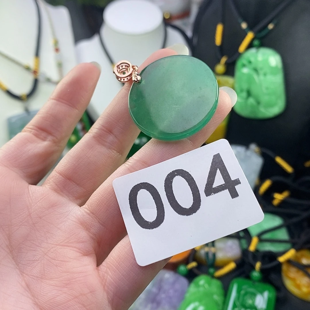 翡翠未镶嵌吊坠(赠链)