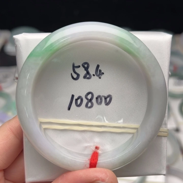 翡翠未镶嵌手镯A货