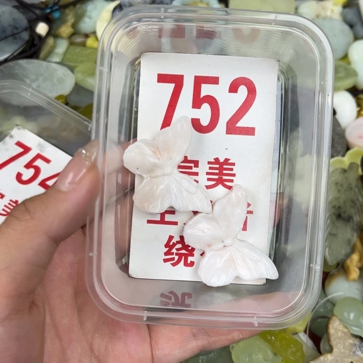 蛇纹石玉足银镀金镶嵌颈饰