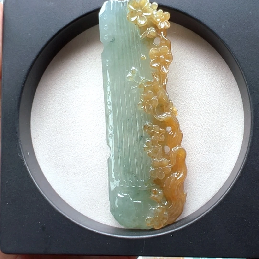 翡翠未镶嵌颈饰古琴
