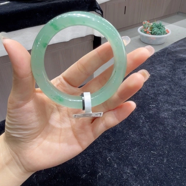 未镶嵌手镯石英质玉（非洲翠）凤*