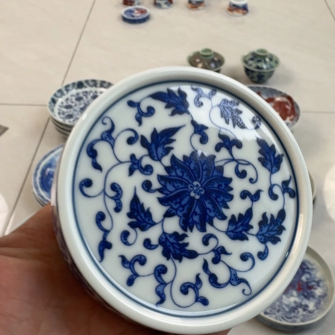 杯青花缠枝莲盖置