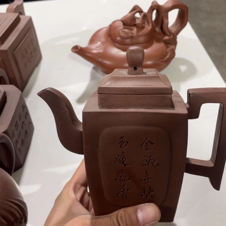 老厂紫砂壶一件。