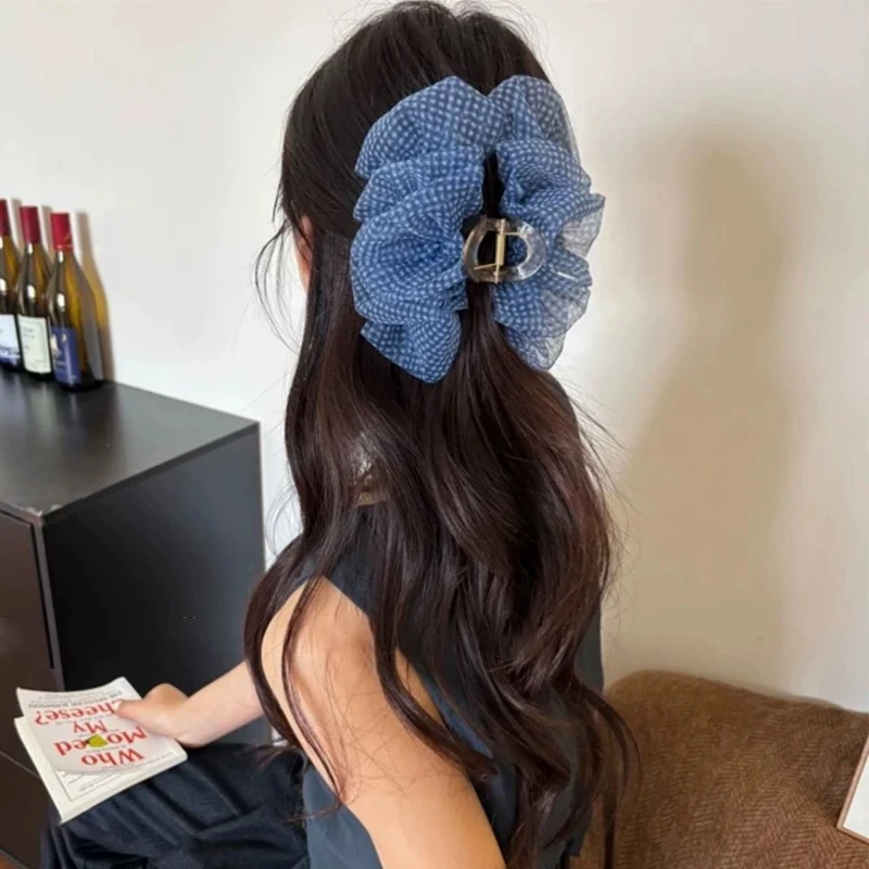 超显白~蓝色格纹泡泡纱云朵抓夹女夏季气质盘发鲨鱼夹高级感发饰