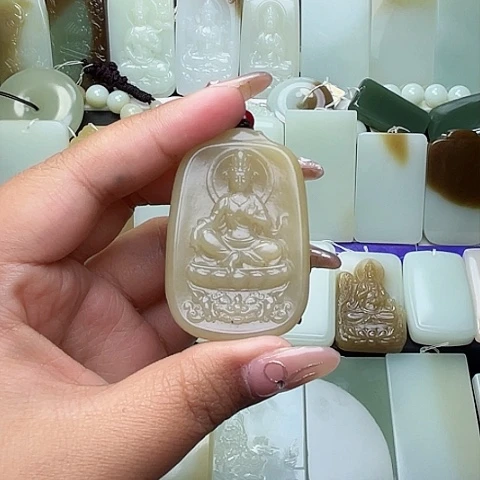 颈饰未镶嵌和田玉