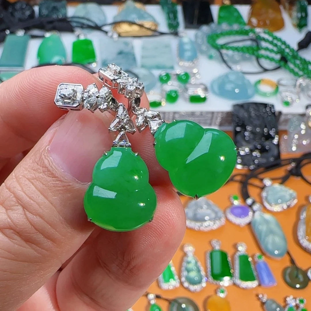 翡翠18K金镶嵌耳饰冰绿葫芦耳坠