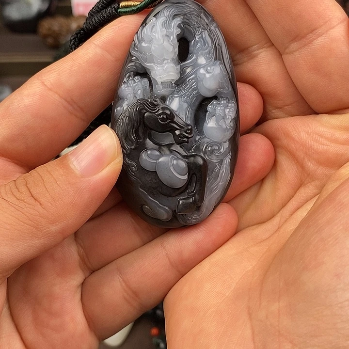 用***5和田玉未镶嵌颈饰