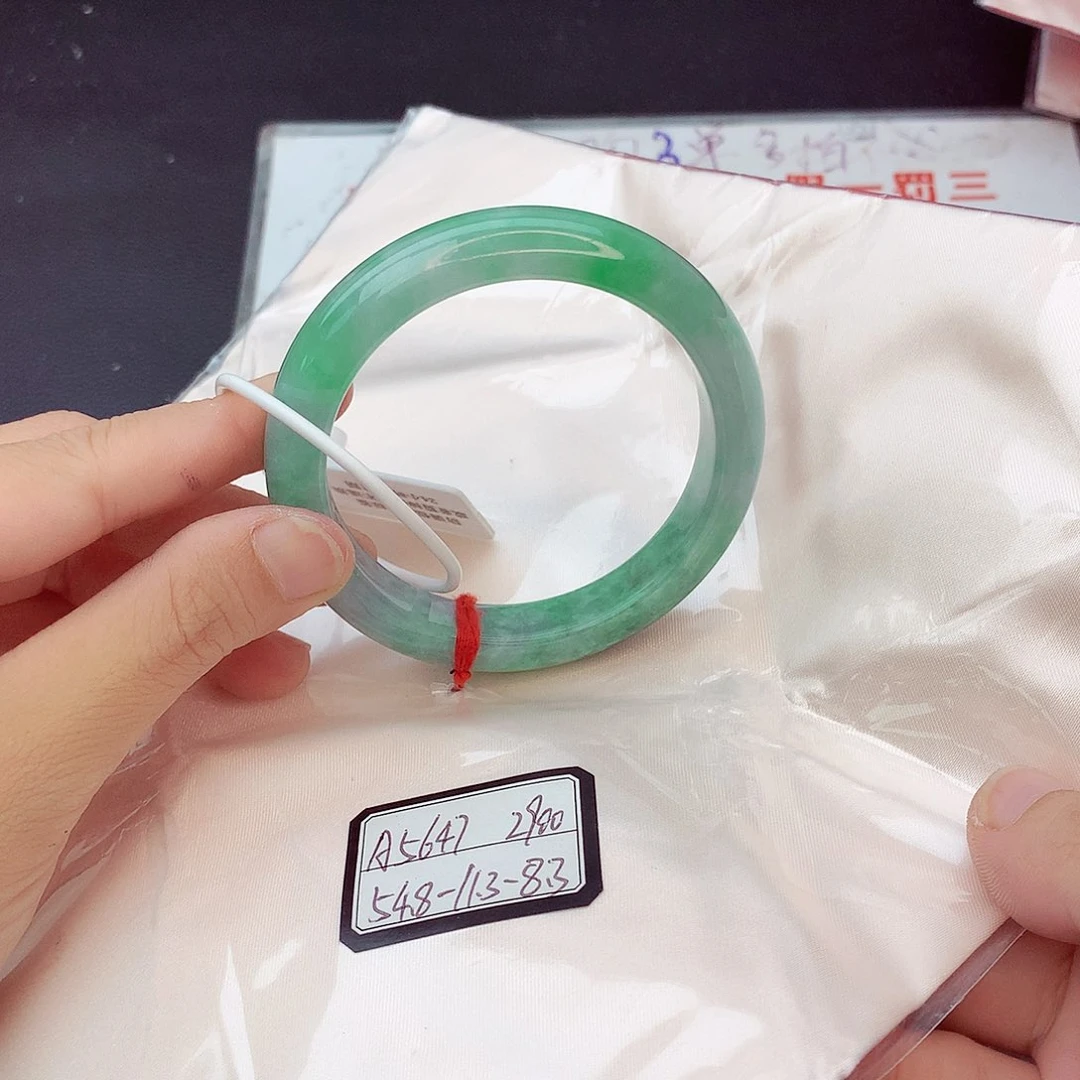 翡翠手镯未镶嵌翡翠