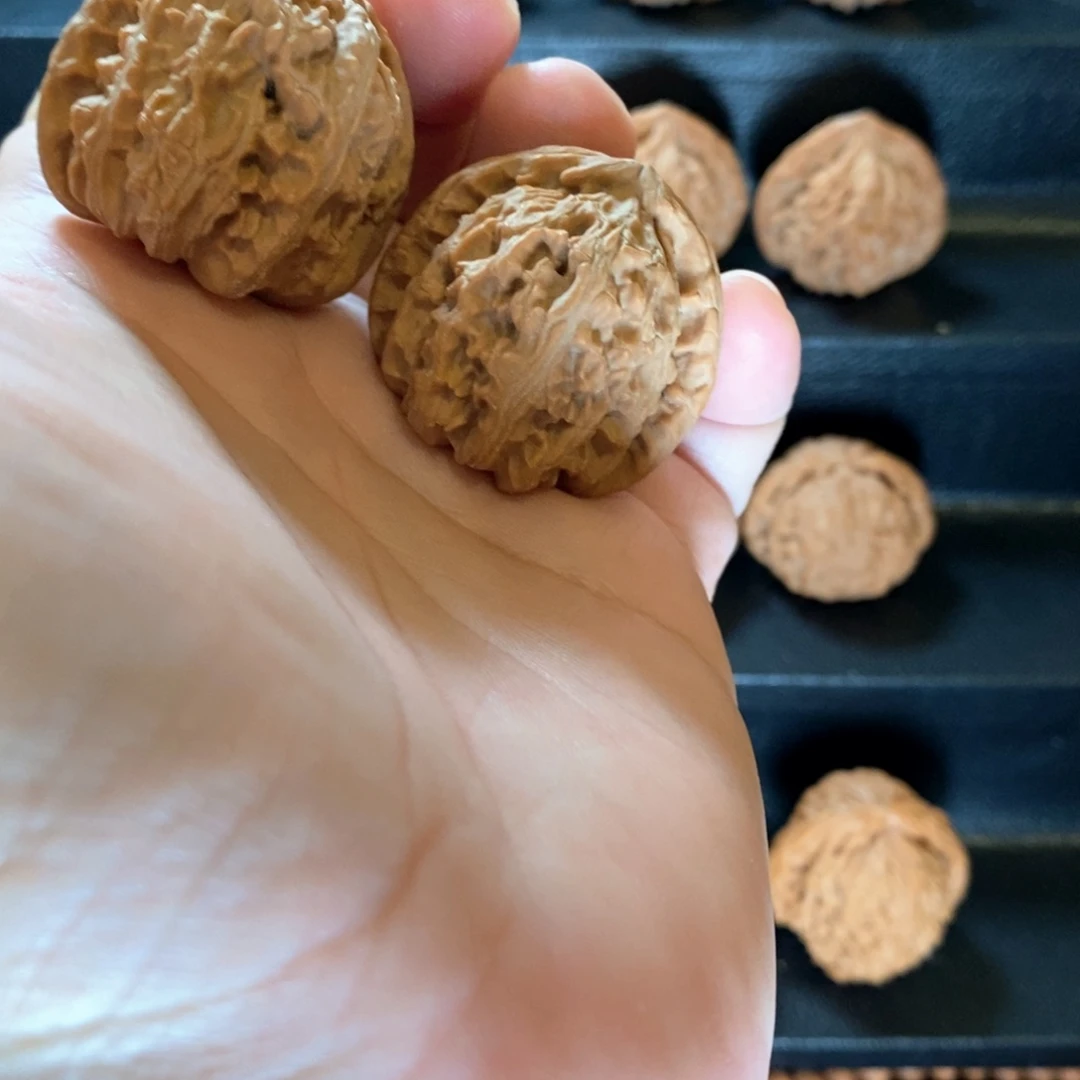 文玩核桃把件原生态三角白38