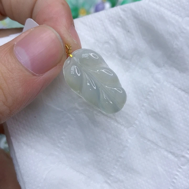 颈饰18K金镶嵌翡翠