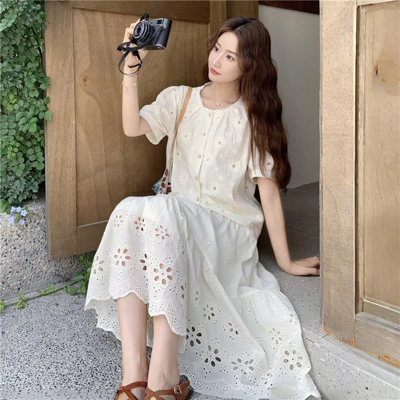 温柔甜美米白色刺绣镂空套装裙女2025夏季泡泡袖小衫半身条纹上衣