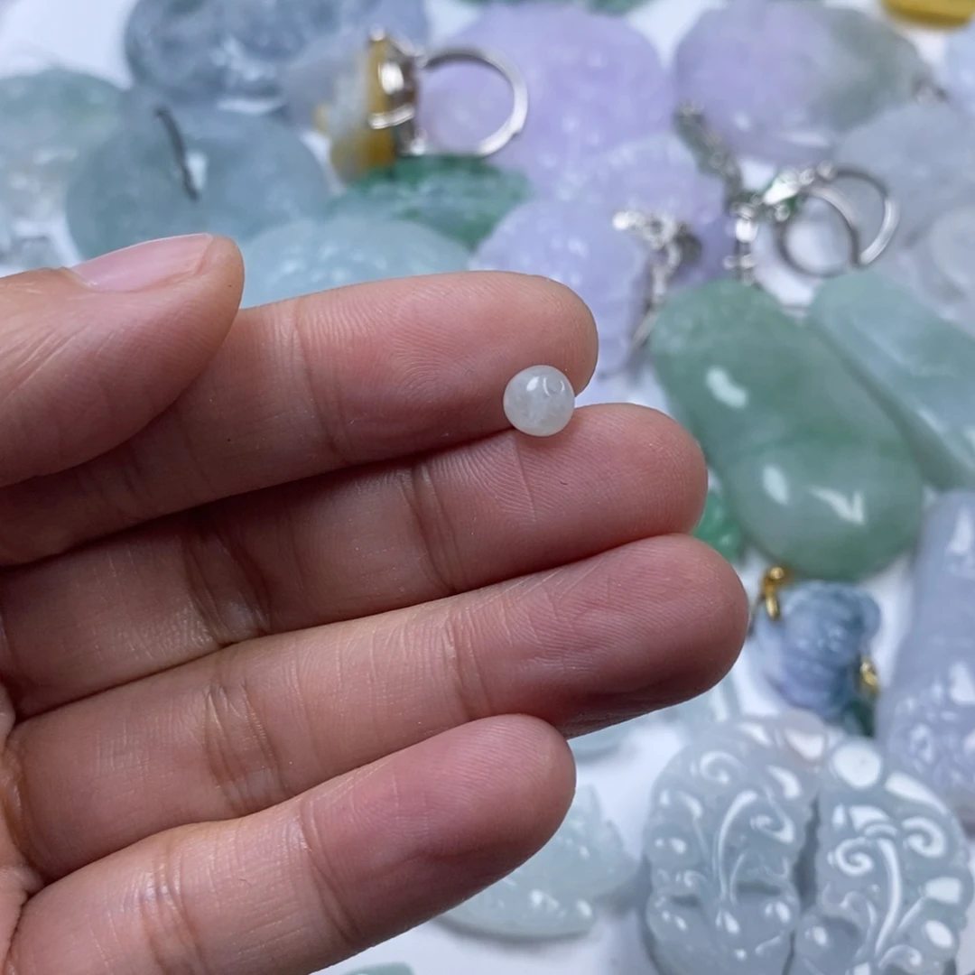 颈饰未镶嵌翡翠军**梦翡翠