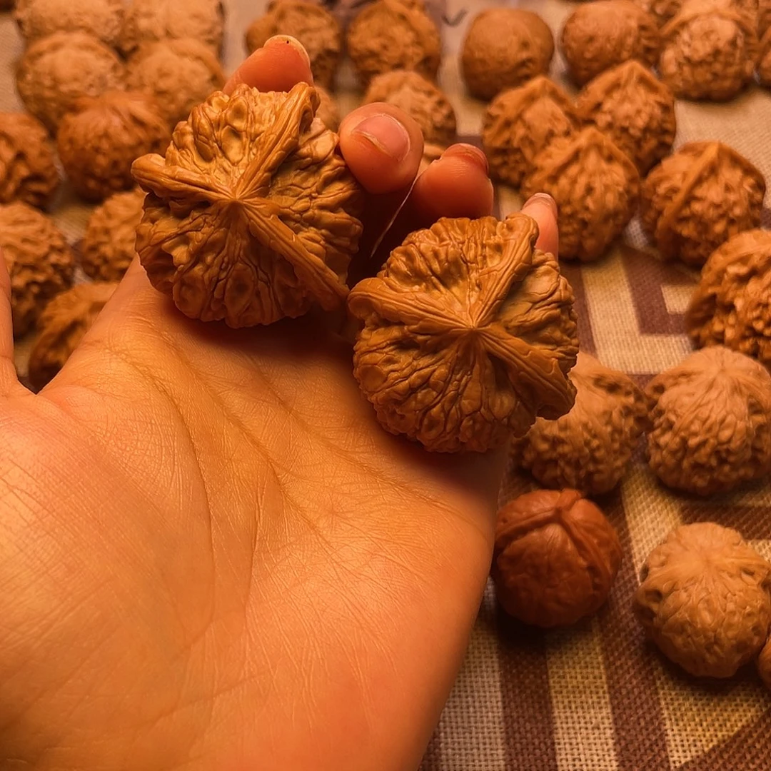 杨***8文玩核桃把件玉喜三棱