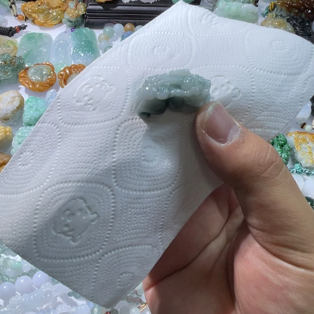 翡翠颈饰未镶嵌天然