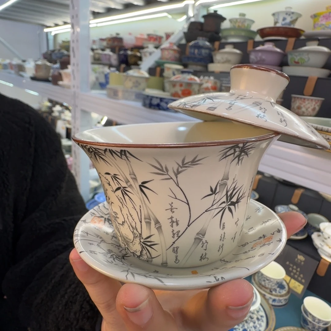 这些盖碗很漂亮我很喜欢！！