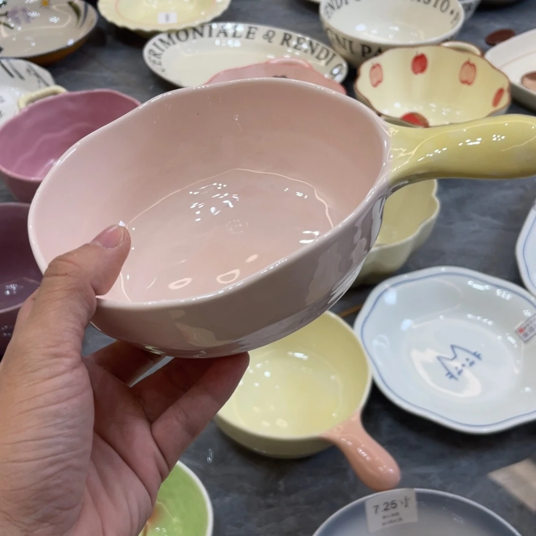 陶瓷微瑕餐具介意勿拍，满18飞！