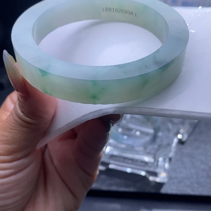 未镶嵌翡翠手镯定制翡翠