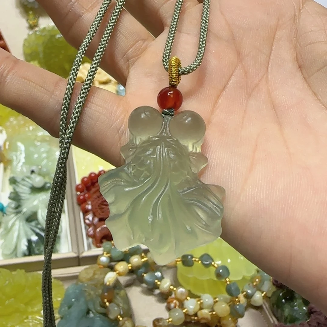 未镶嵌蛇纹石玉吊坠