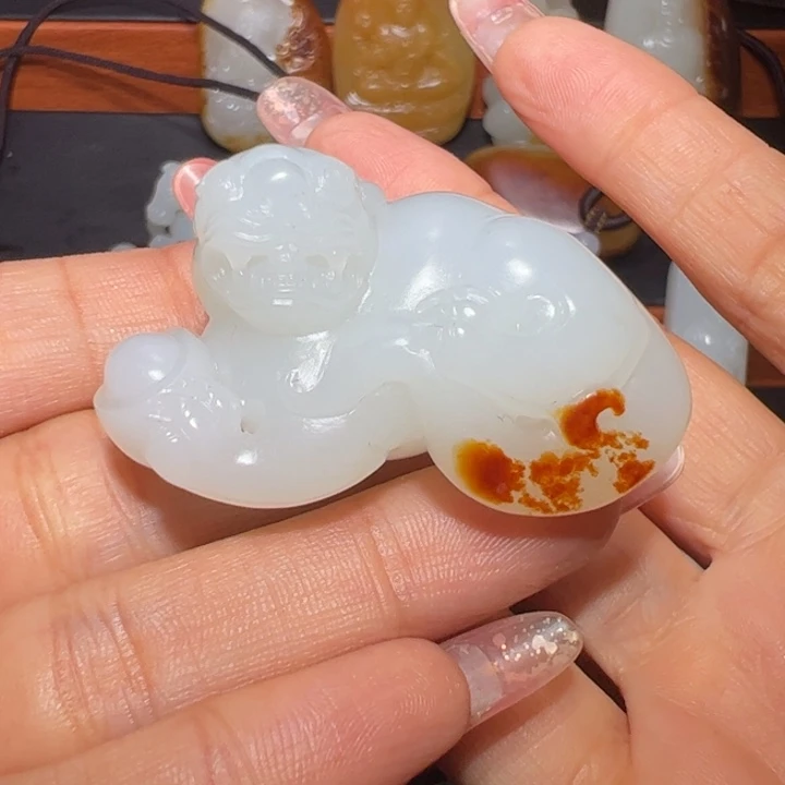 杨***航颈饰未镶嵌和田玉