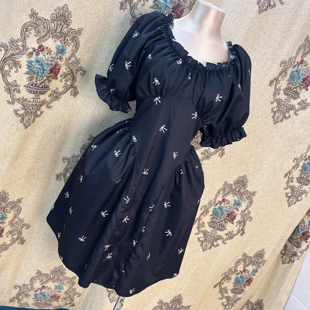 1637黑色蝴蝶结小众夏季气质蕾丝连衣裙泡泡袖方领收腰小黑裙裙子