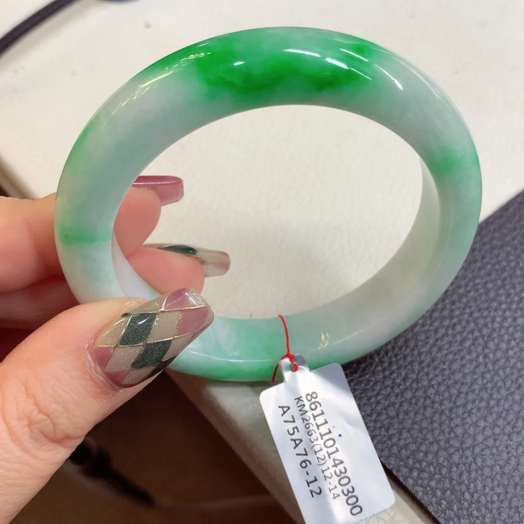 未镶嵌手镯翡翠缅甸