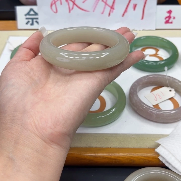 未镶嵌手镯石英质玉?****