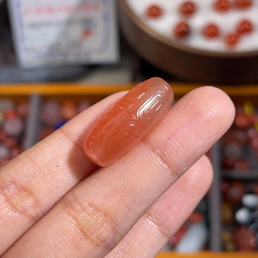 南红玛瑙未镶嵌博古纹守护兽面勒子 10.3x24mm