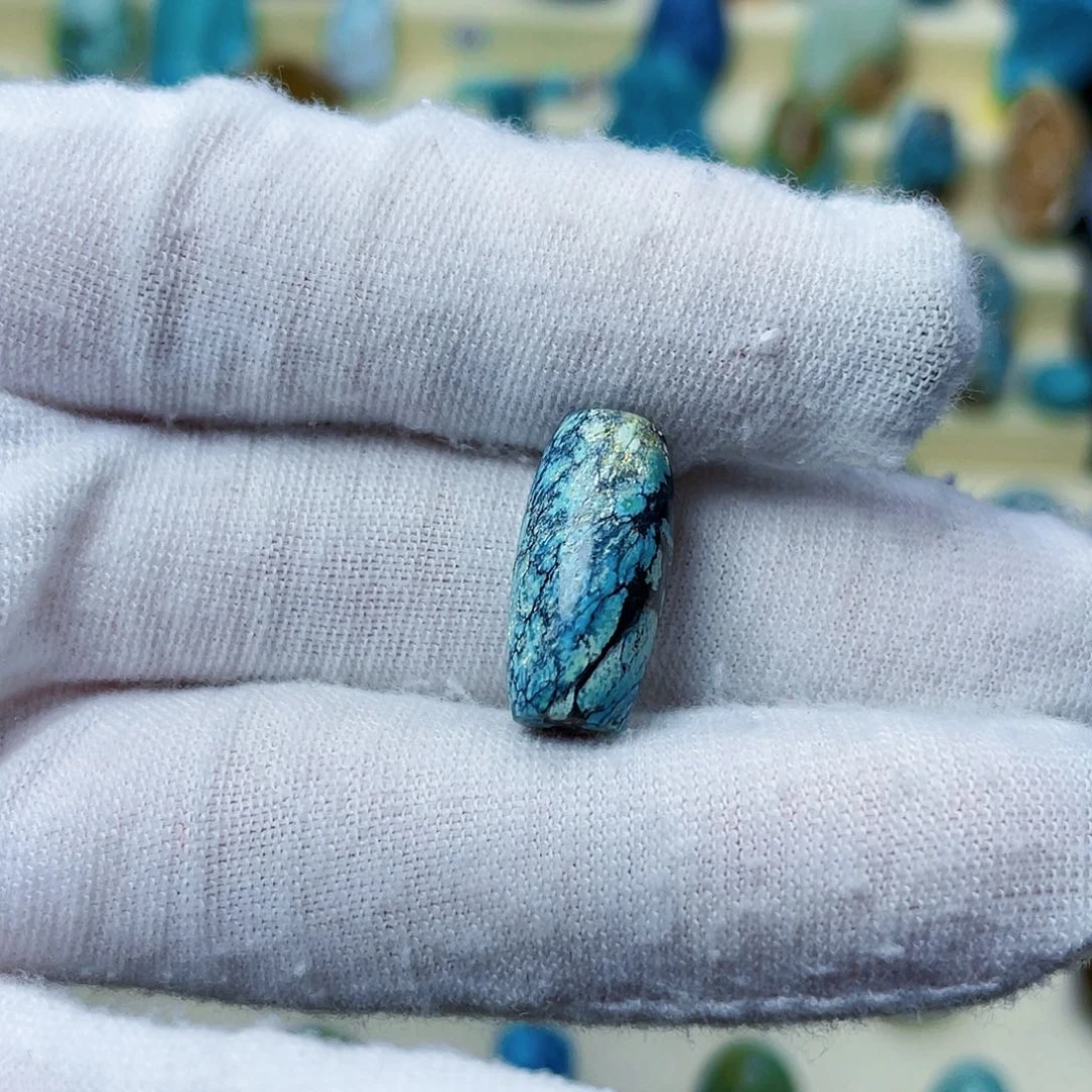 绿松石颈饰未镶嵌