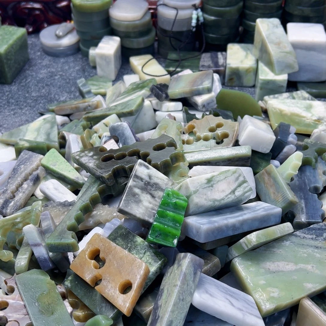 和田玉（糖玉）未镶嵌珠宝半成品我****)