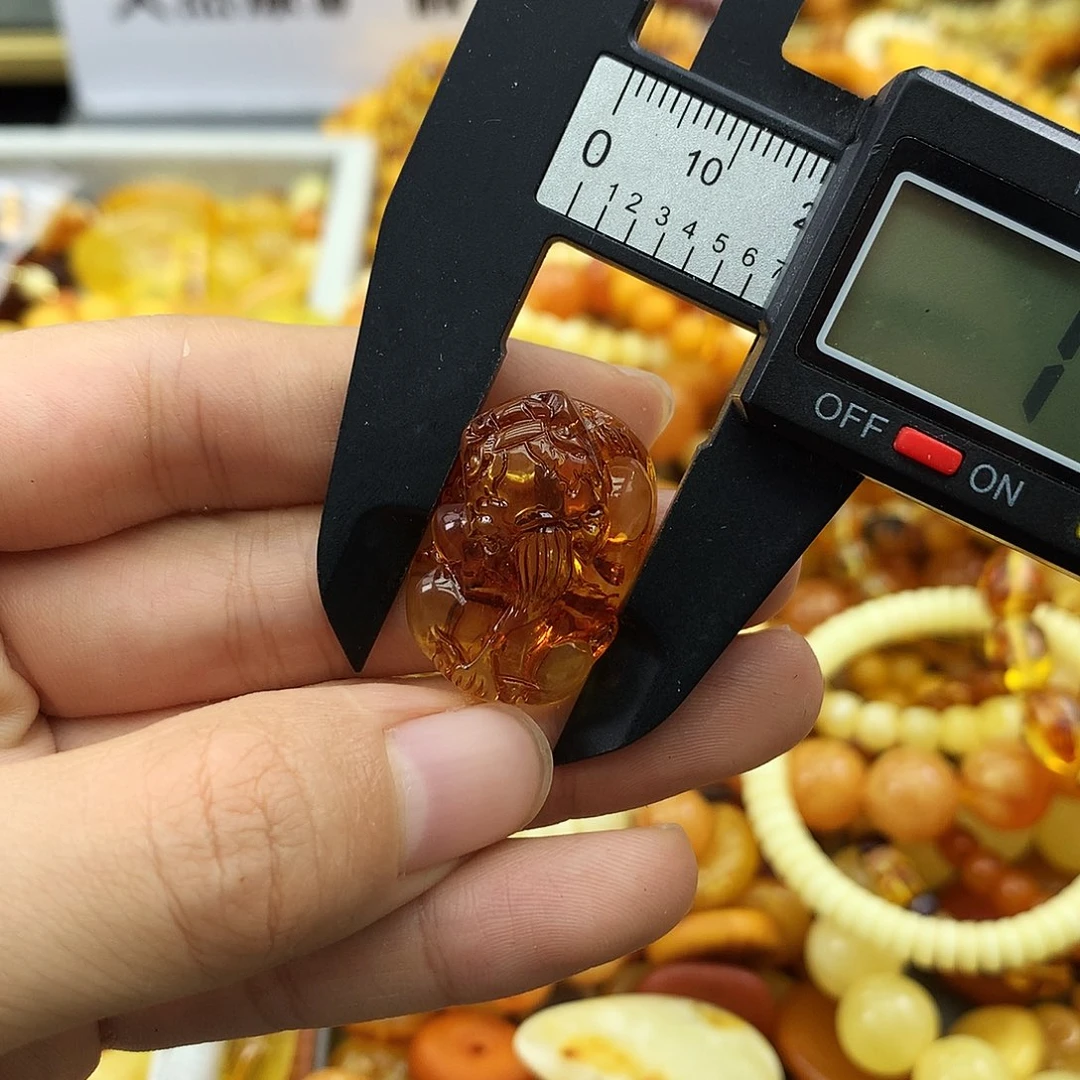未镶嵌琥珀珠宝奇石