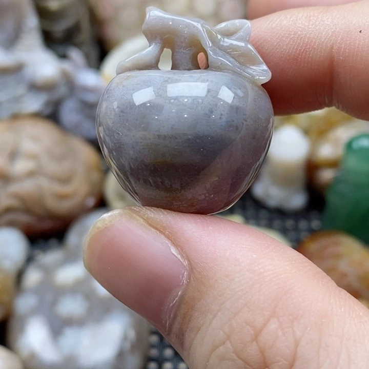 硅化珊瑚（珊瑚玉）颈饰未镶嵌