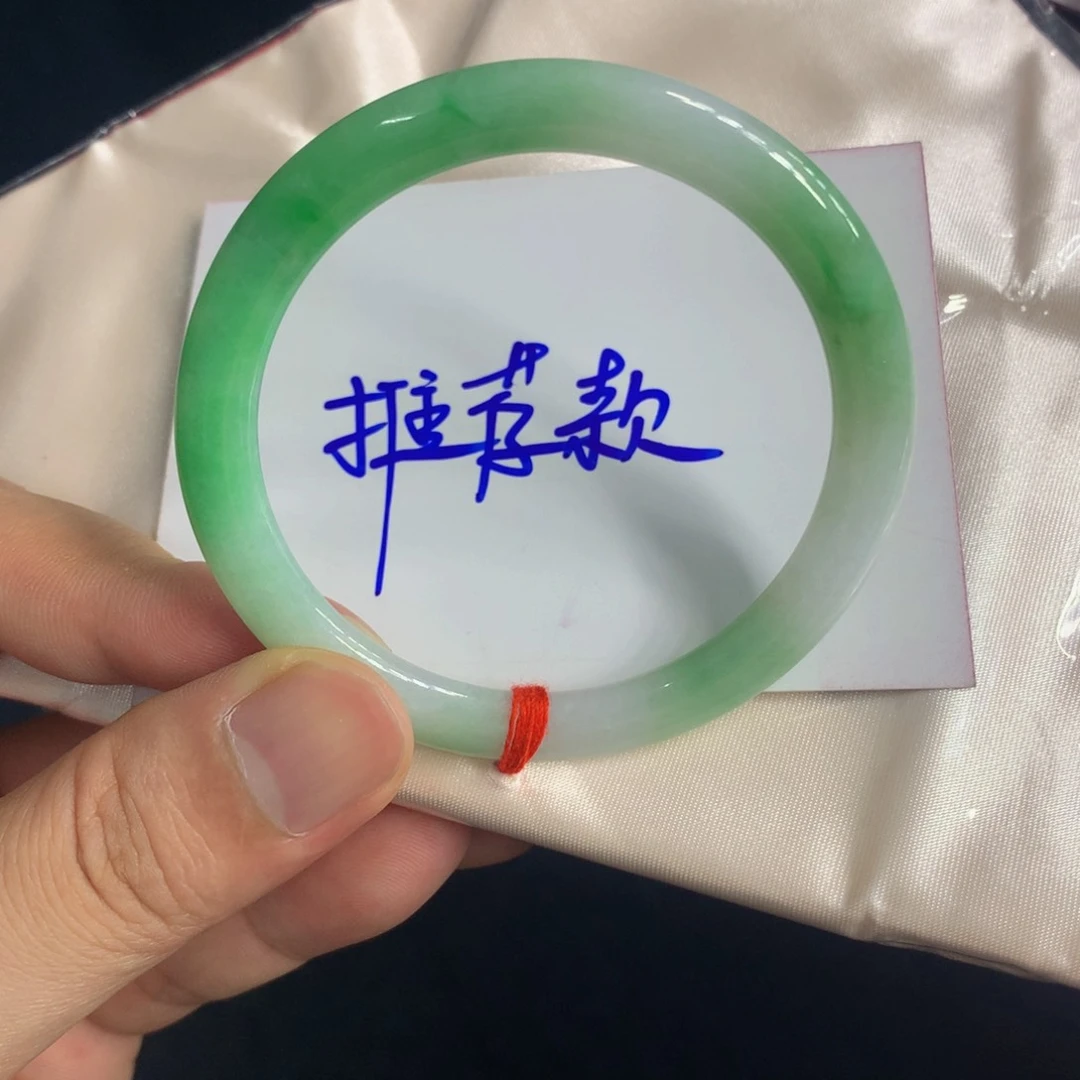 未镶嵌手镯（圆镯）翡翠翡翠手镯辣色细条，推荐款