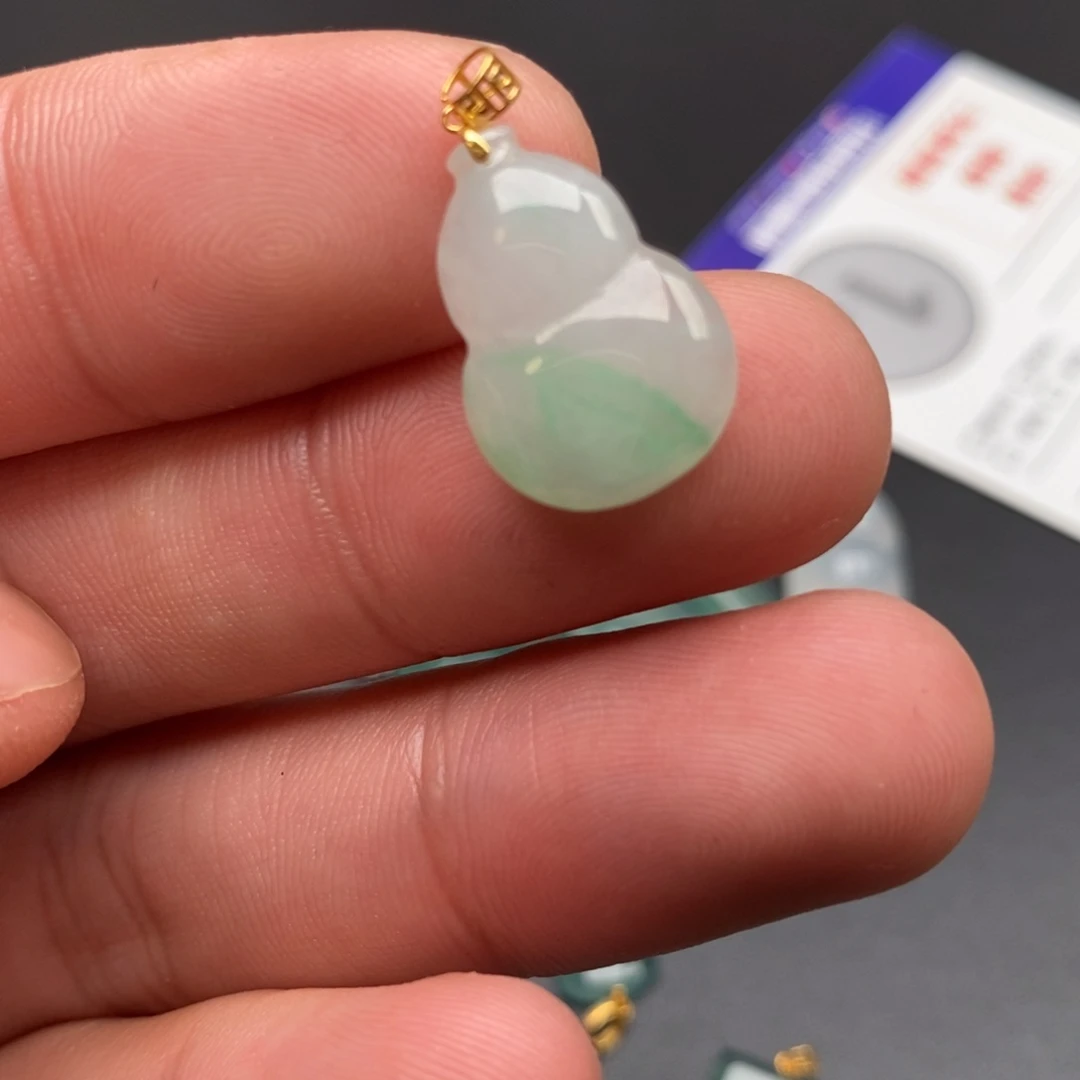 颈饰18K金镶嵌翡翠