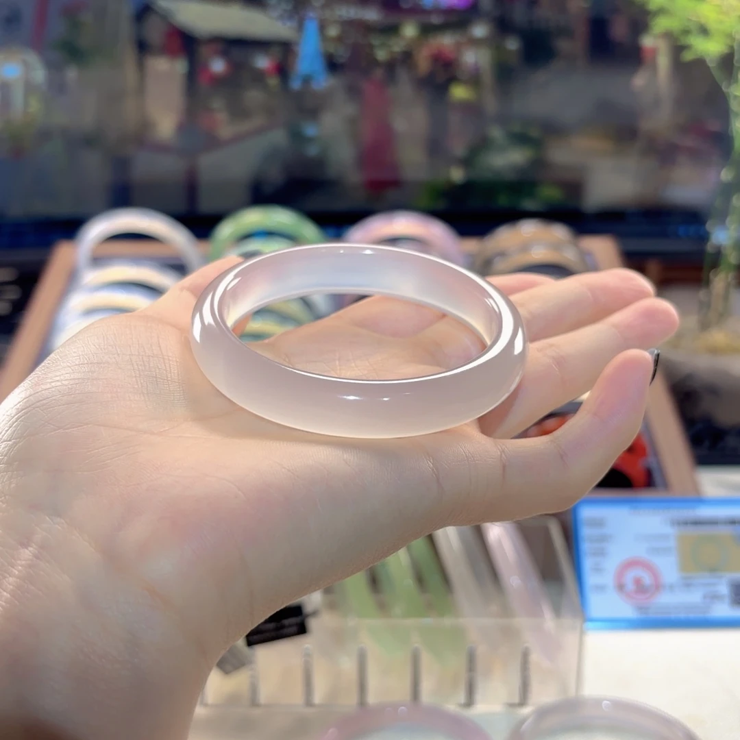 Y***E玛瑙/玉髓未镶嵌手镯