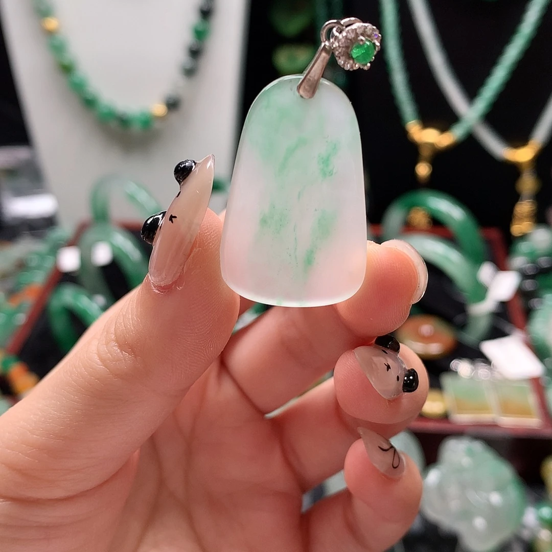 石英质玉未镶嵌吊坠