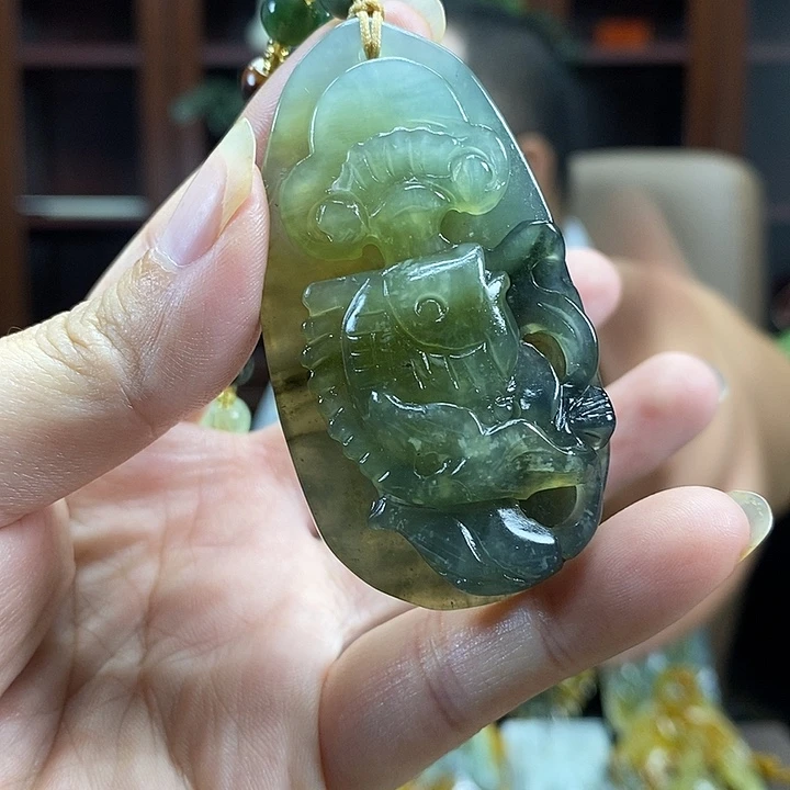 未镶嵌蛇纹石玉颈饰