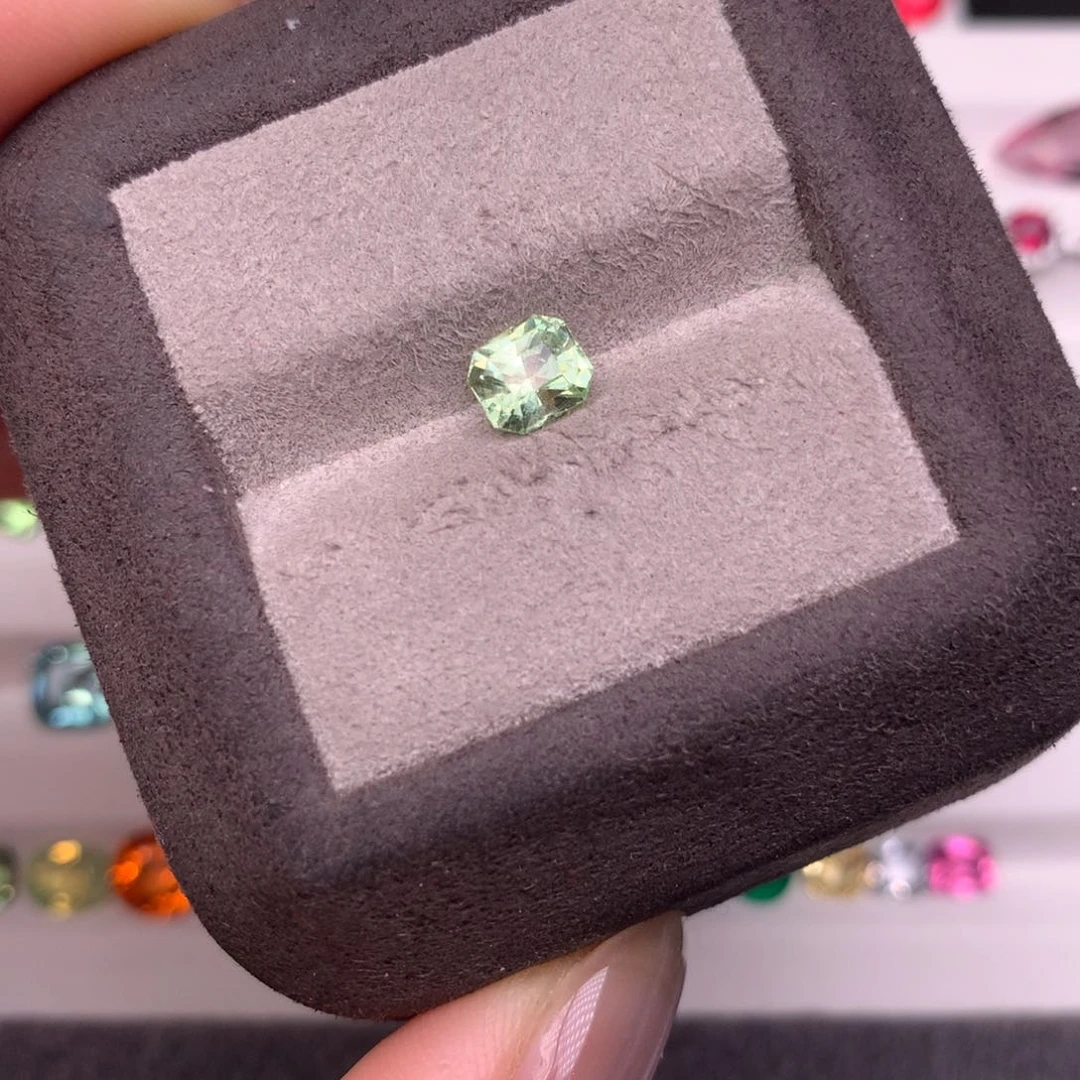 石榴石裸石未镶嵌1.05克拉