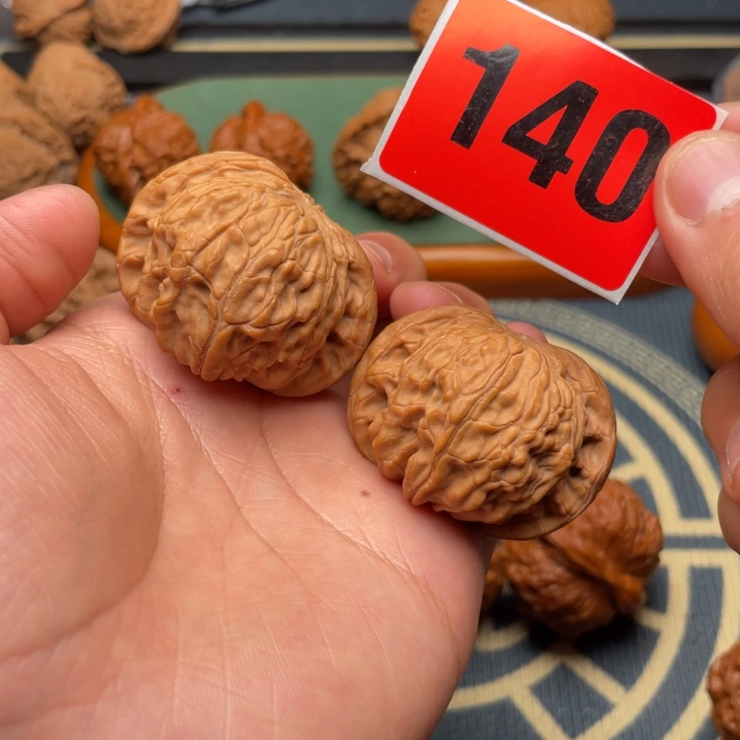 把件文玩核桃44 蝴蝶磨  140