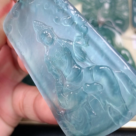【闪购商品】颈饰18K金镶嵌翡翠