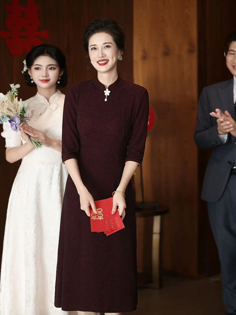 深红色旗袍日常喜婆婆婚宴装2025新款结婚礼服妈妈亮丝A摆
